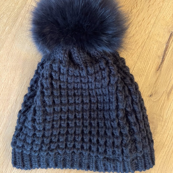 NWOT Kyi Kyi fox fur pom beanie knit hat black - Picture 4 of 5